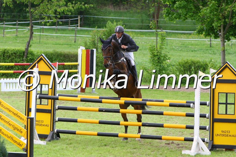 005M6912_JPs Calvaro_M Springen x.JPG